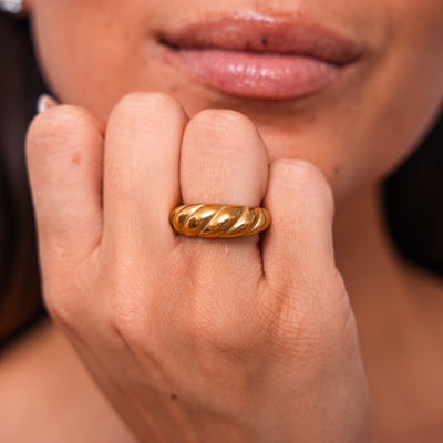 Alleria: Enchanting Elegance