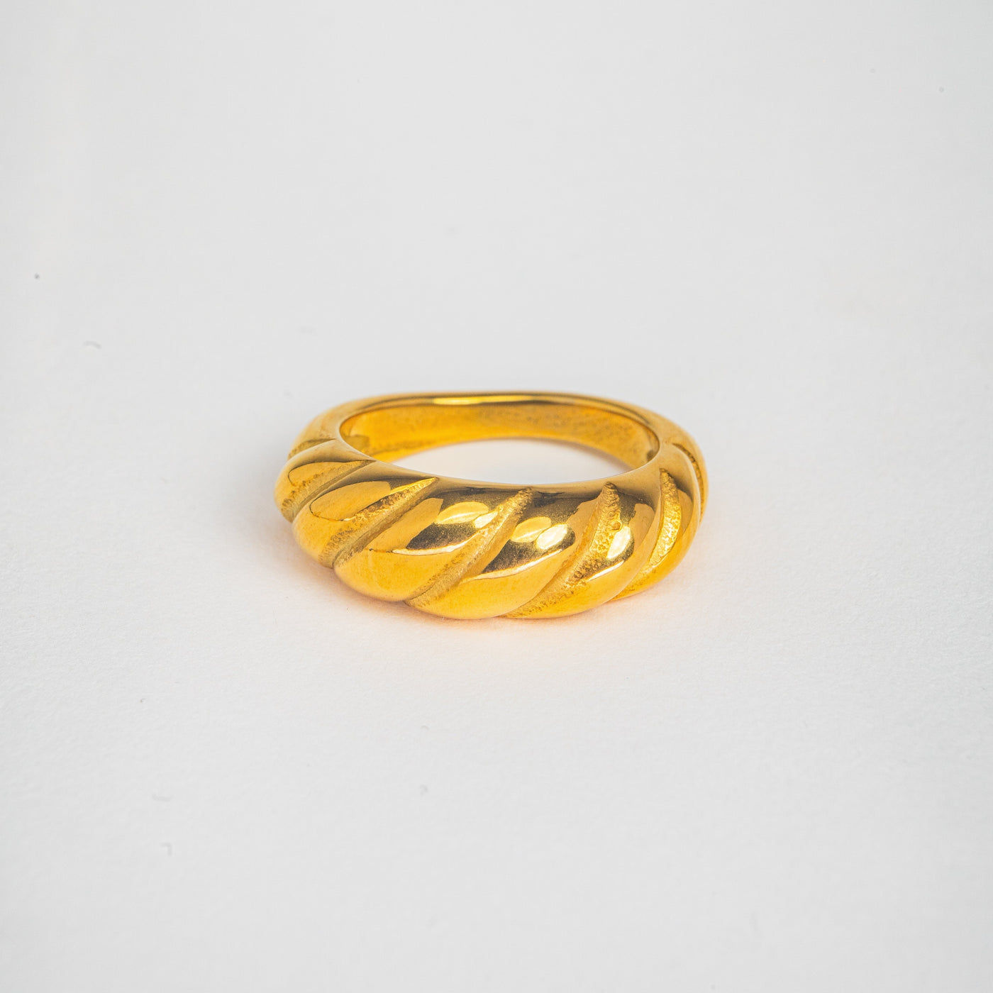 Alleria: Enchanting Elegance