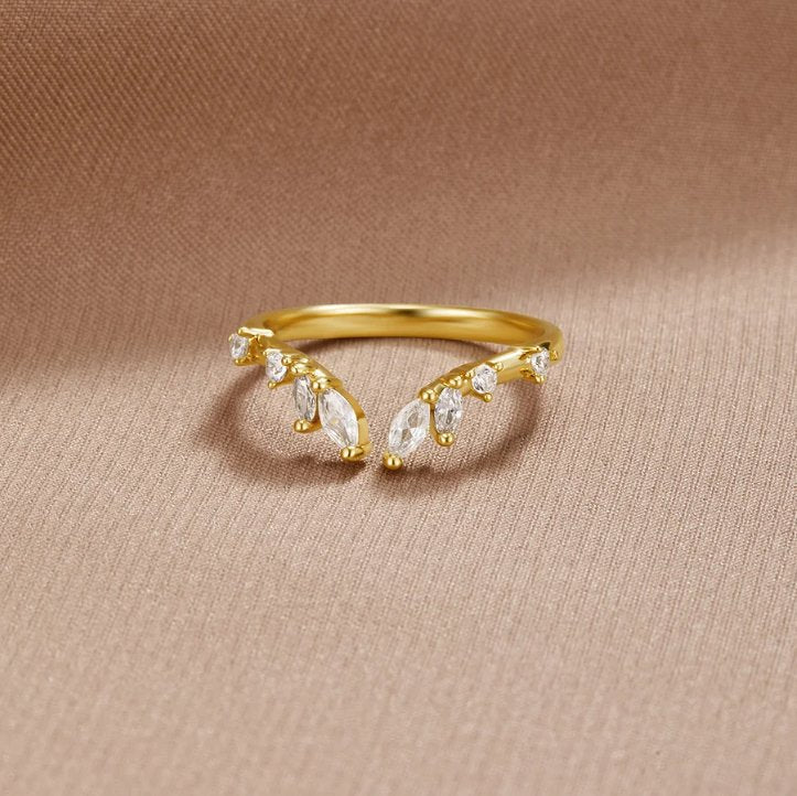 Peace - Crystal Gold Wine Ring